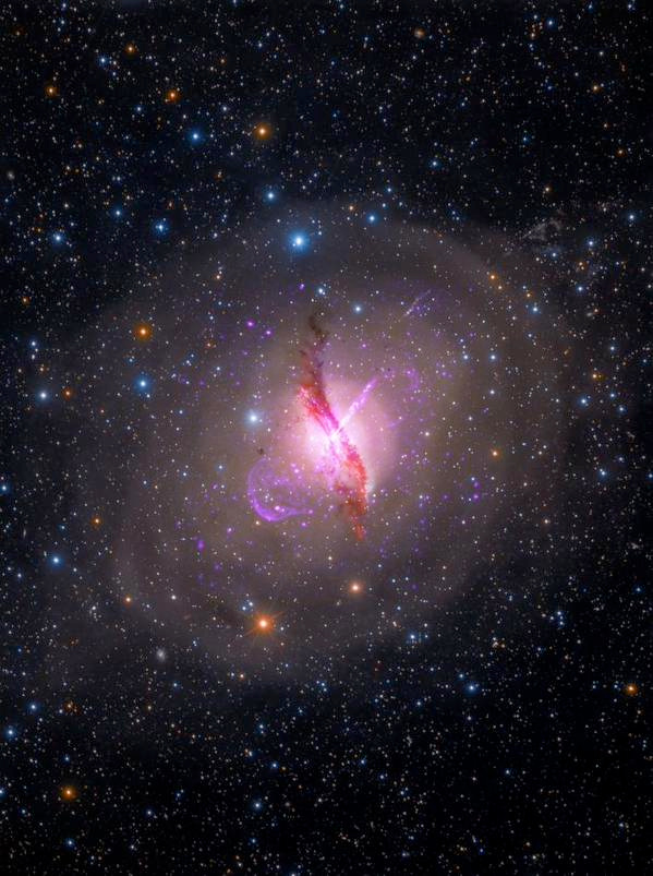 5128,是位于半人马座内距离大约1千4百万光年远的一个透镜星系