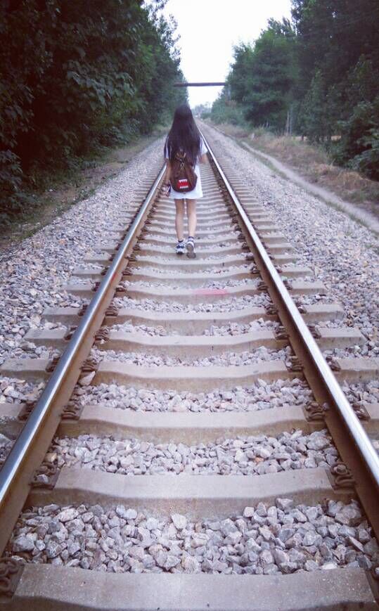 女头 壁纸 森系 背影