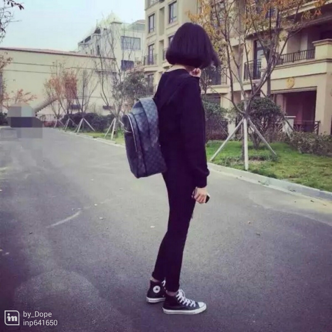 短发.背影