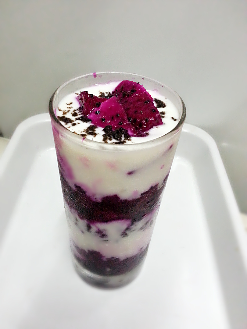 火龙果酸奶杯~祺々说很酸,但是我吃起来味道非常好!