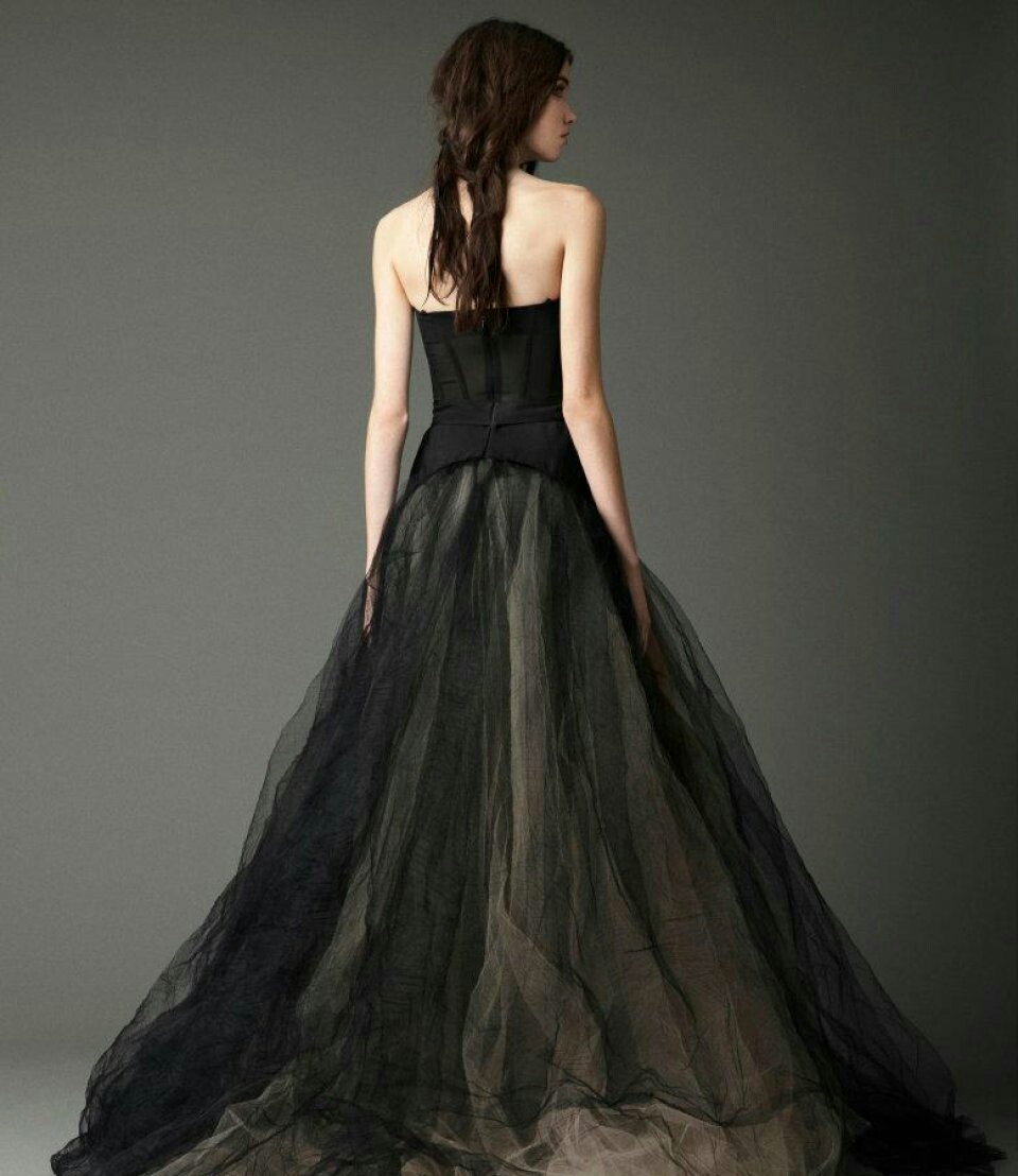 专属vera wang的黑色婚纱不一样的婚纱,不一样的神秘感