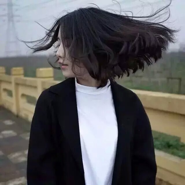 我也要这么炫酷的短发 女生头像