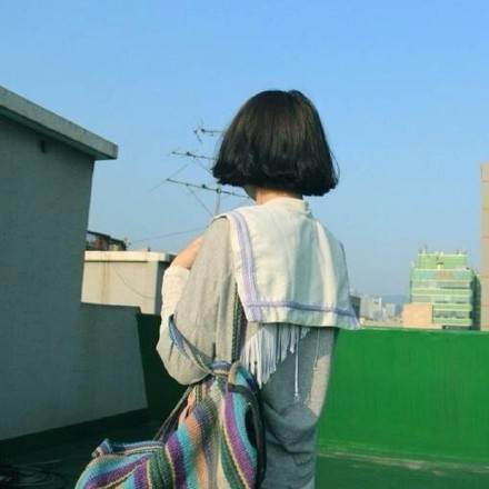 女生头像 短发 背影