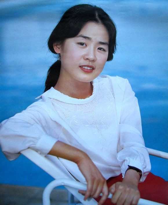 十八岁的丛珊考入中央戏剧学院表演系;1982年,主演的电影《牧马人》