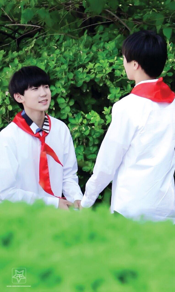 王俊凯# #王源# #tfboys# 专注的看你的眼睛