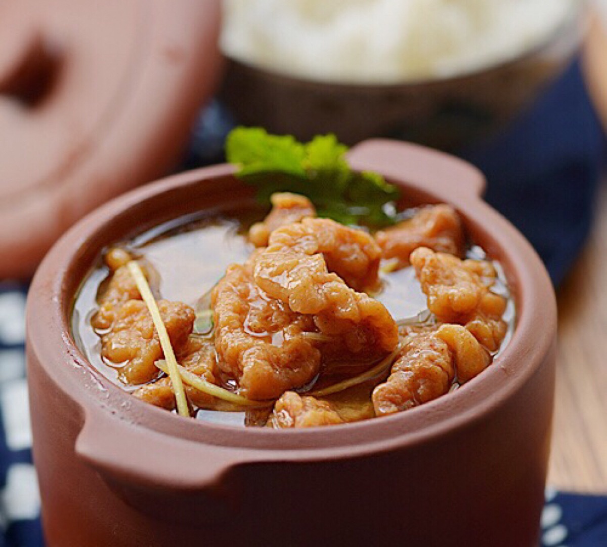 【香掉私房的孕妇小酥肉】材料:五花肉约700克,盐,五香粉1小勺,头道鲜下巴梦到咸蛋黄图片