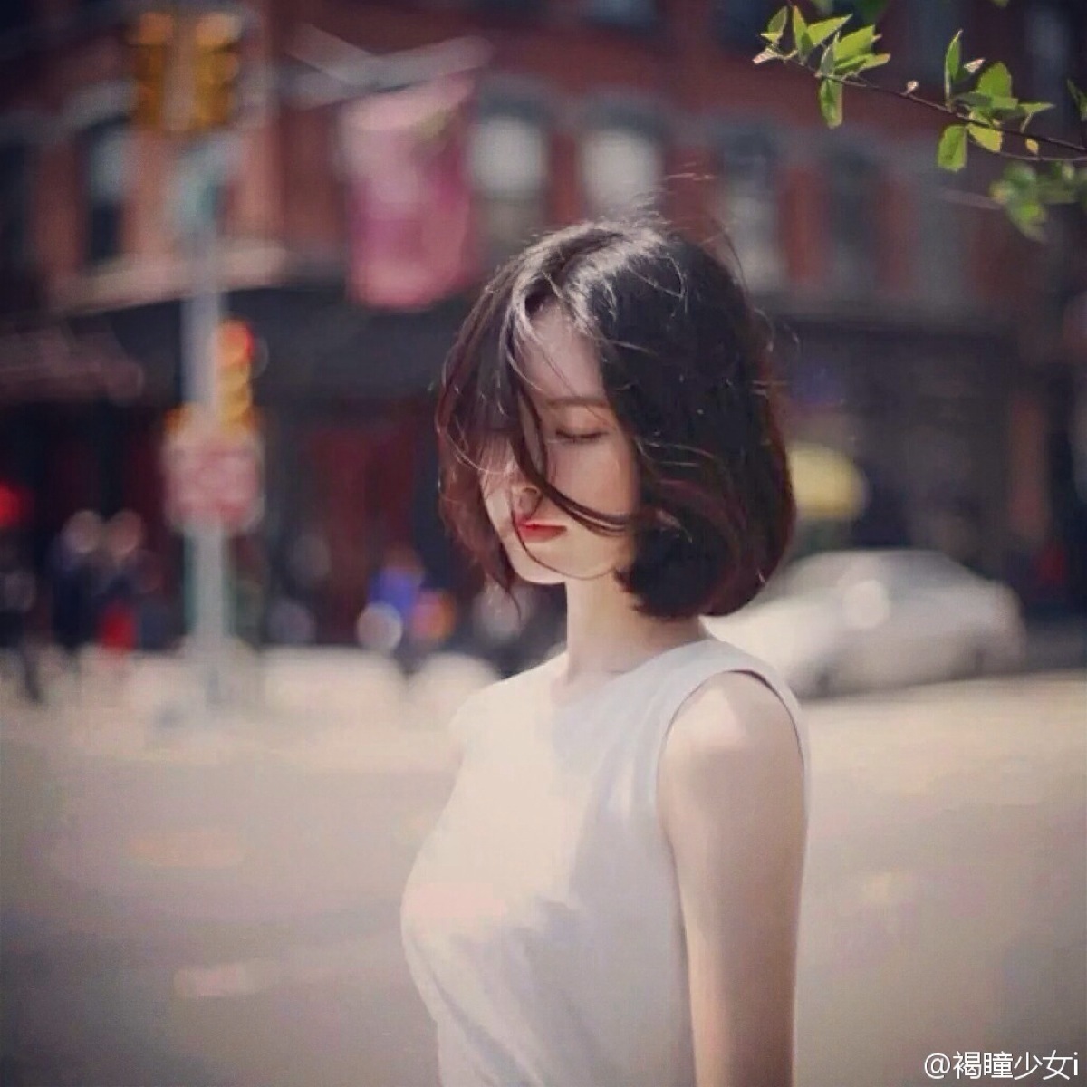 女生嘴上叼花头像图片