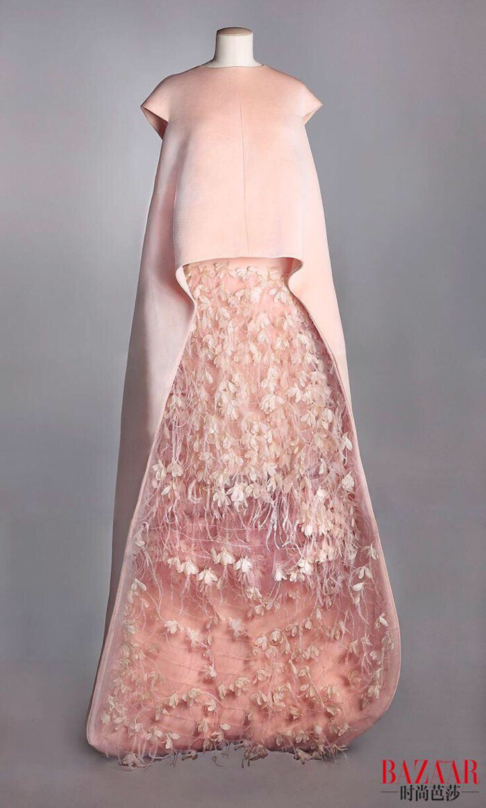 粉色丝绸礼服裙 by cristóbal balenciaga 年代: 1967年 国家: 美国