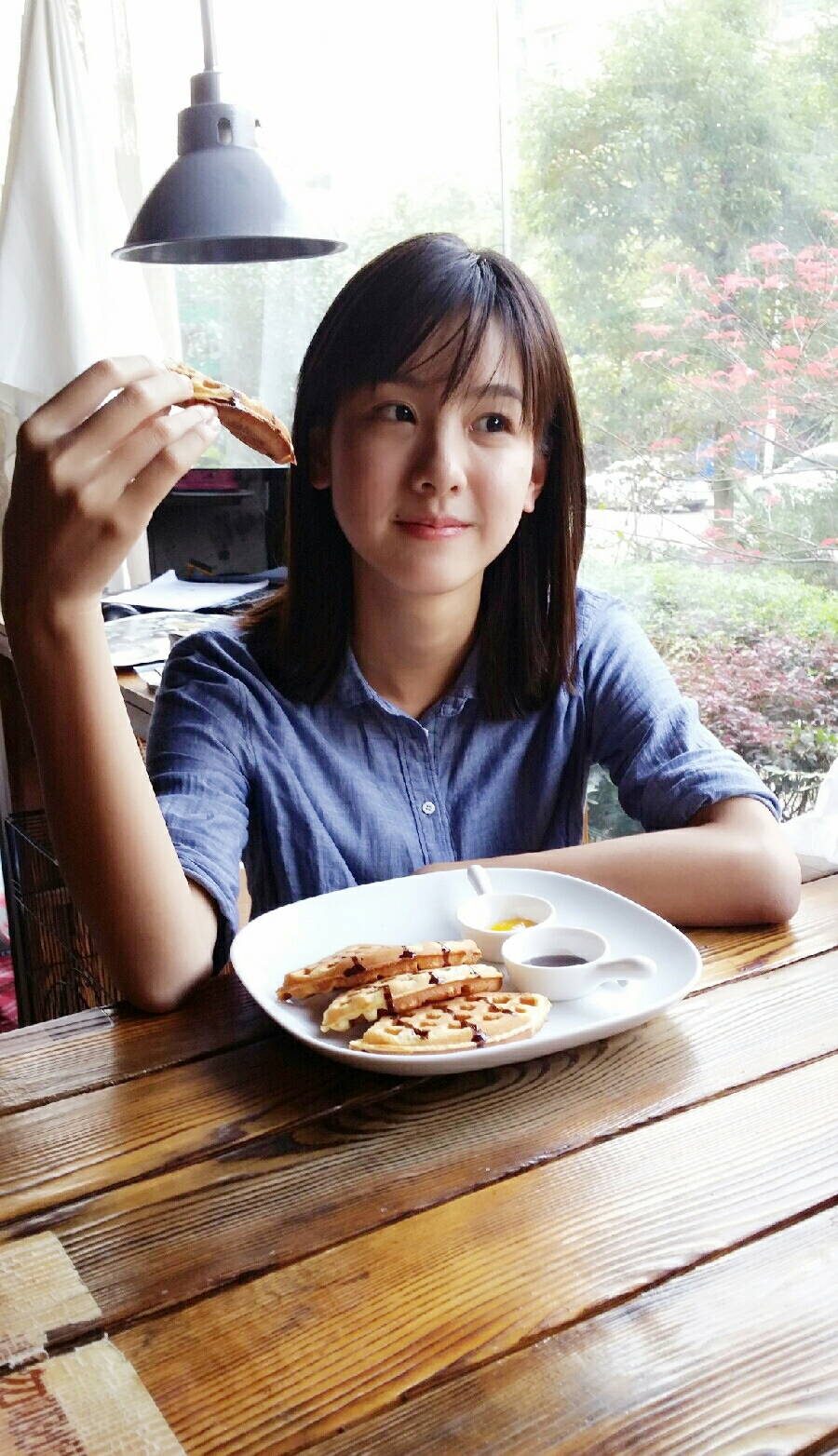 陈都灵.电影《左耳》女主角,小耳朵扮演者.南航校花.