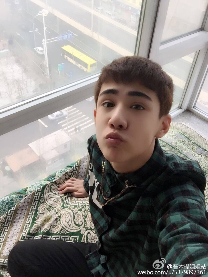 《星动亚洲》练习生 中文名:吾木提·吐尔逊 外文名:umut 别名:希望