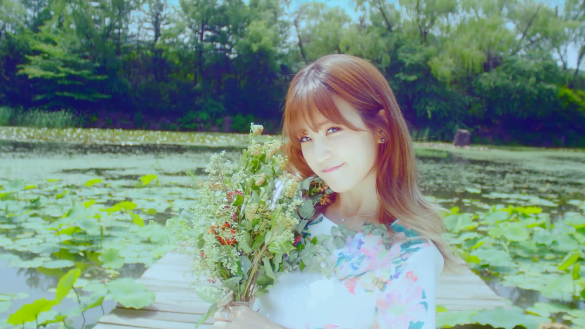 apink 朴初珑 flower petal