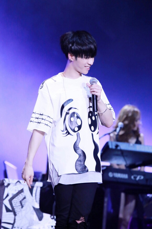 华晨宇2015 8.1 上海火星演唱会 壁纸