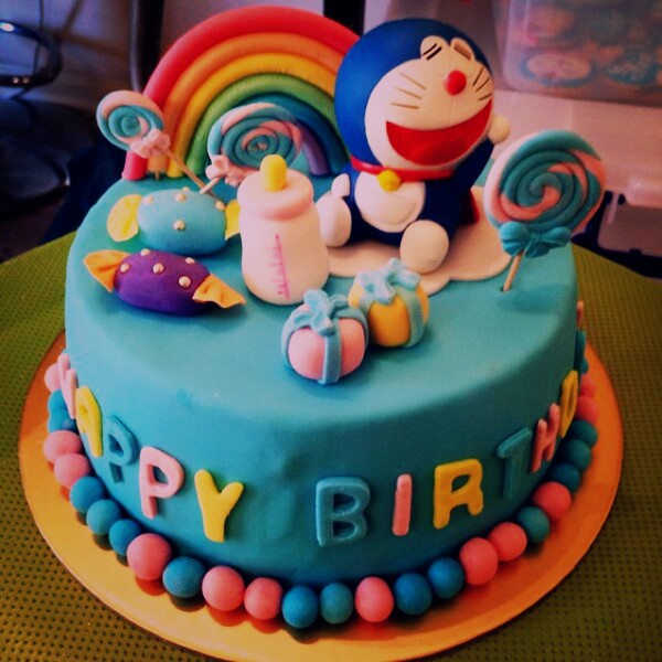 可爱的多啦a梦翻糖蛋糕(*^_^*)