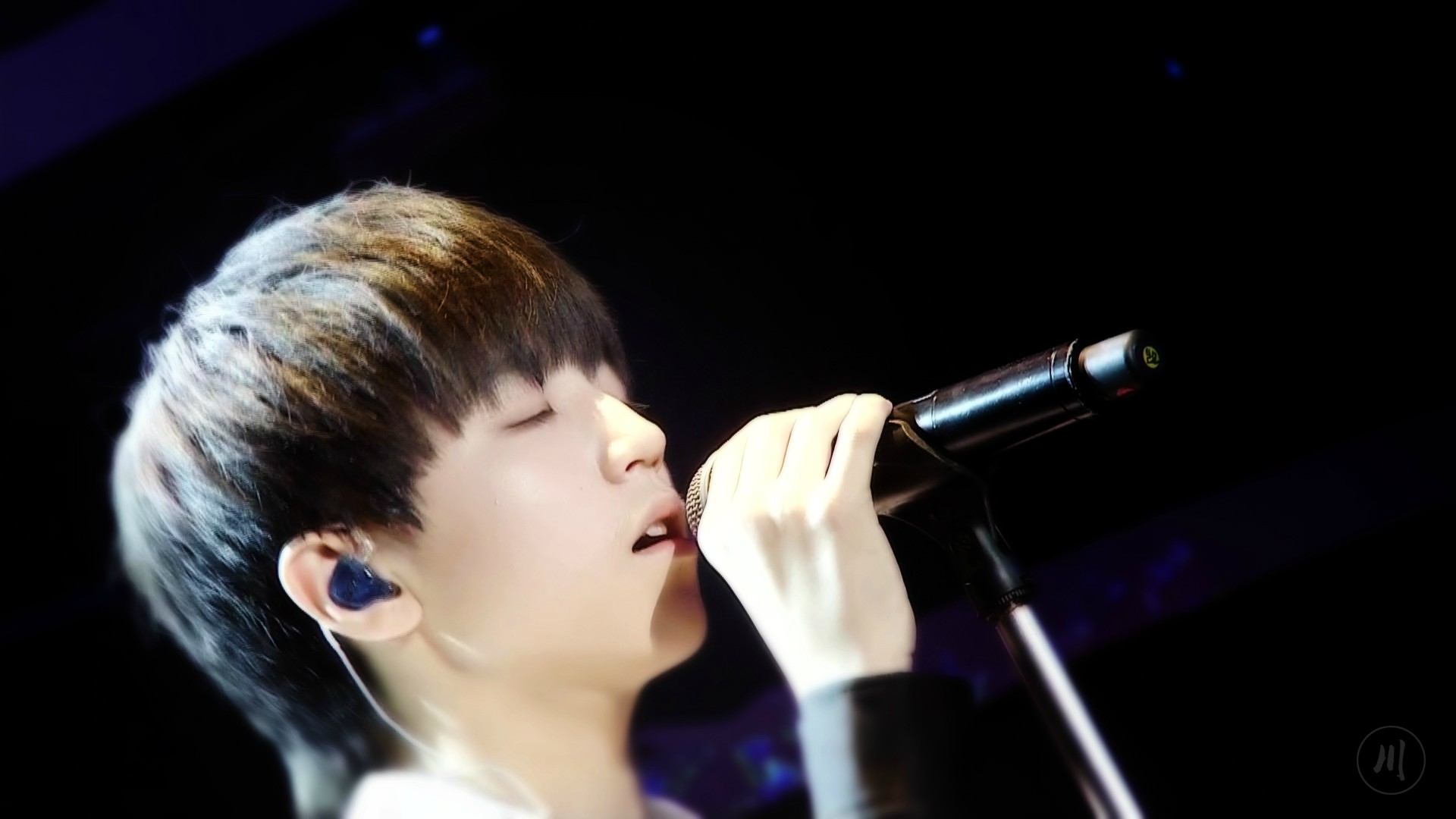 王俊凯 两周年.不要说话 cr:logo
