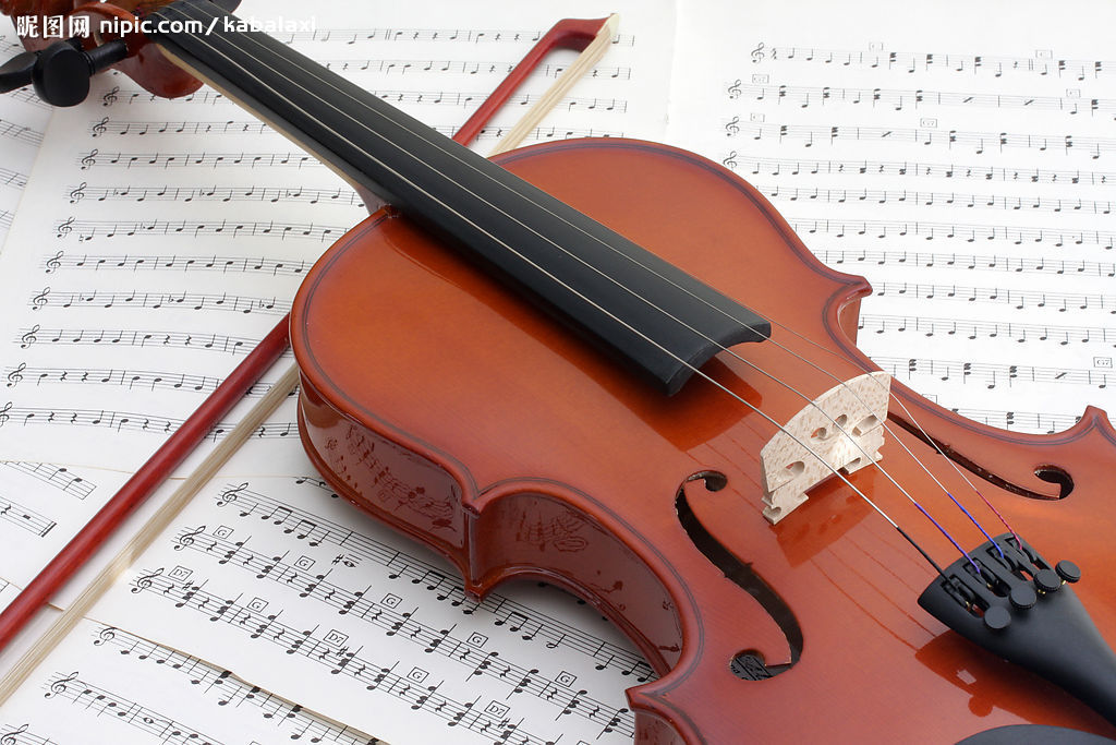 小提琴(意大利文:il violin)是一种弦乐器.总共有四根弦.