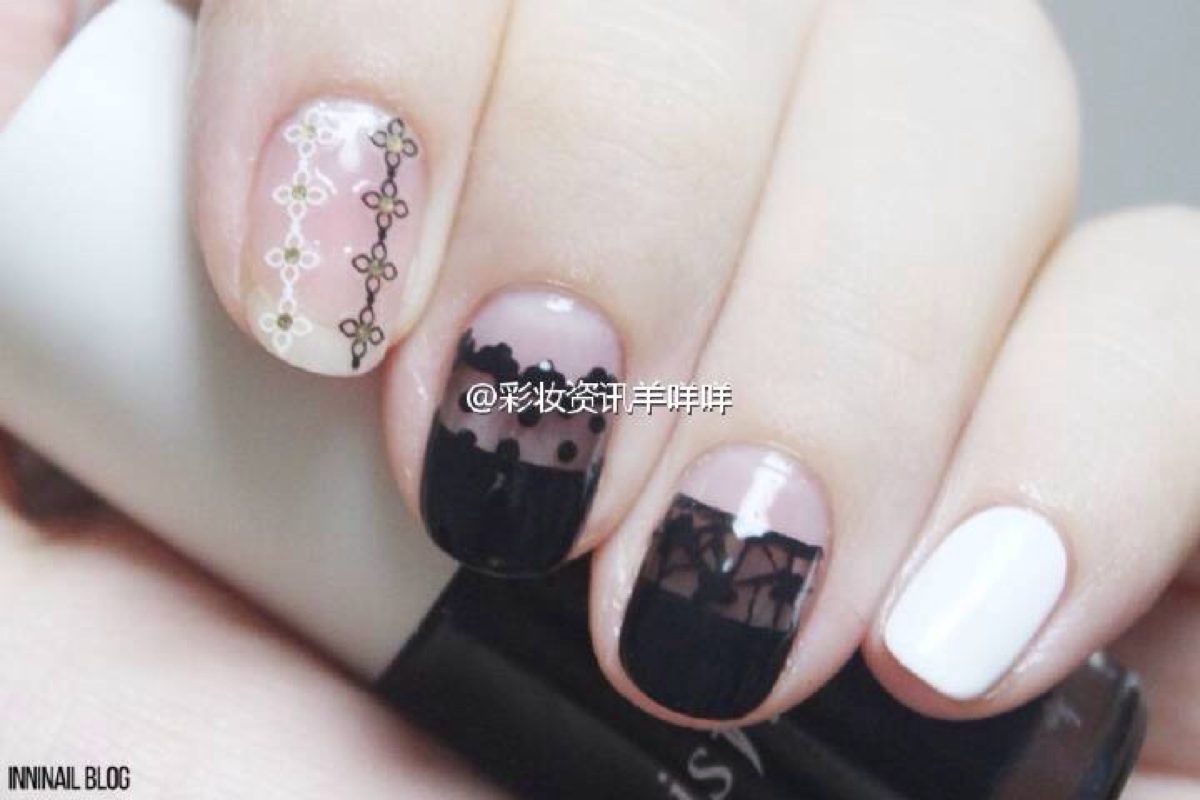 黑白魅惑蕾丝美甲图片