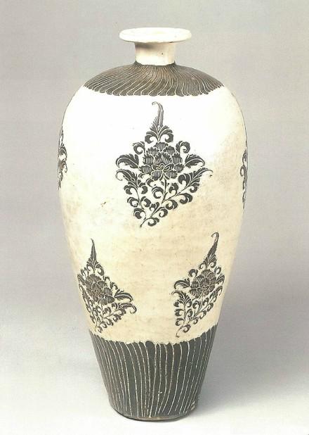 瓷器#【 宋,金,元 磁州窑《牡丹纹梅瓶》 】牡丹纹是磁州窑最具特色