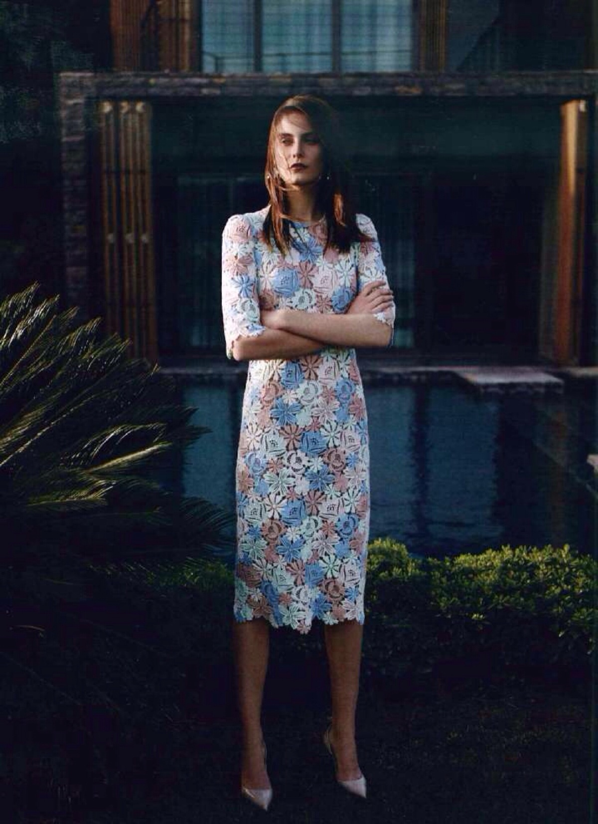 杜嘉班纳2015早秋女装的彩色镂空蕾丝连衣裙