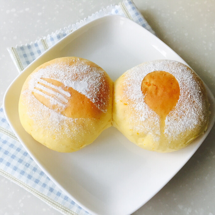 刚做完的,先上图吧,除了加南瓜泥没啥特别,只是注意一点:南瓜煮熟压成