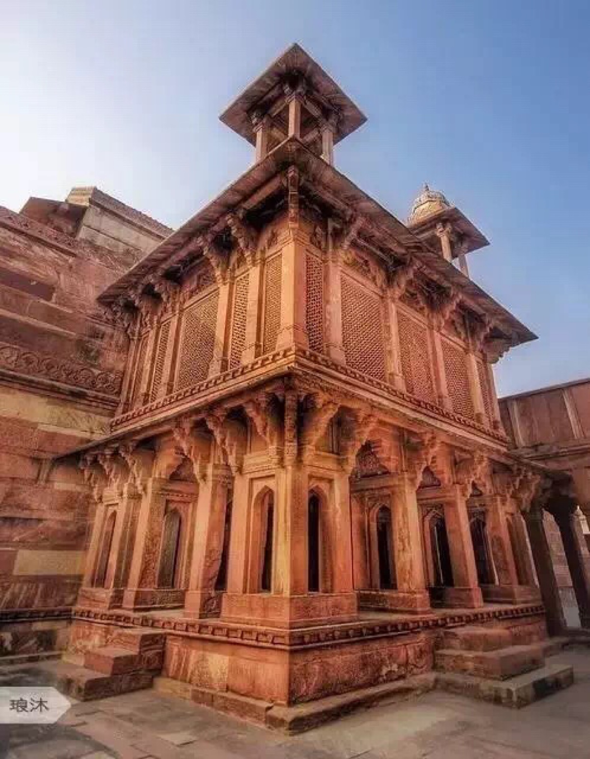 法塔赫布尔西格里城(fatehpur sikri)又被称作"胜利之城",是印度北方