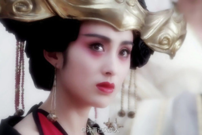 亚洲电视电影训练班出身的张敏,1987年被永盛员工老板娘向太发掘老板女性感吻艺员男图片