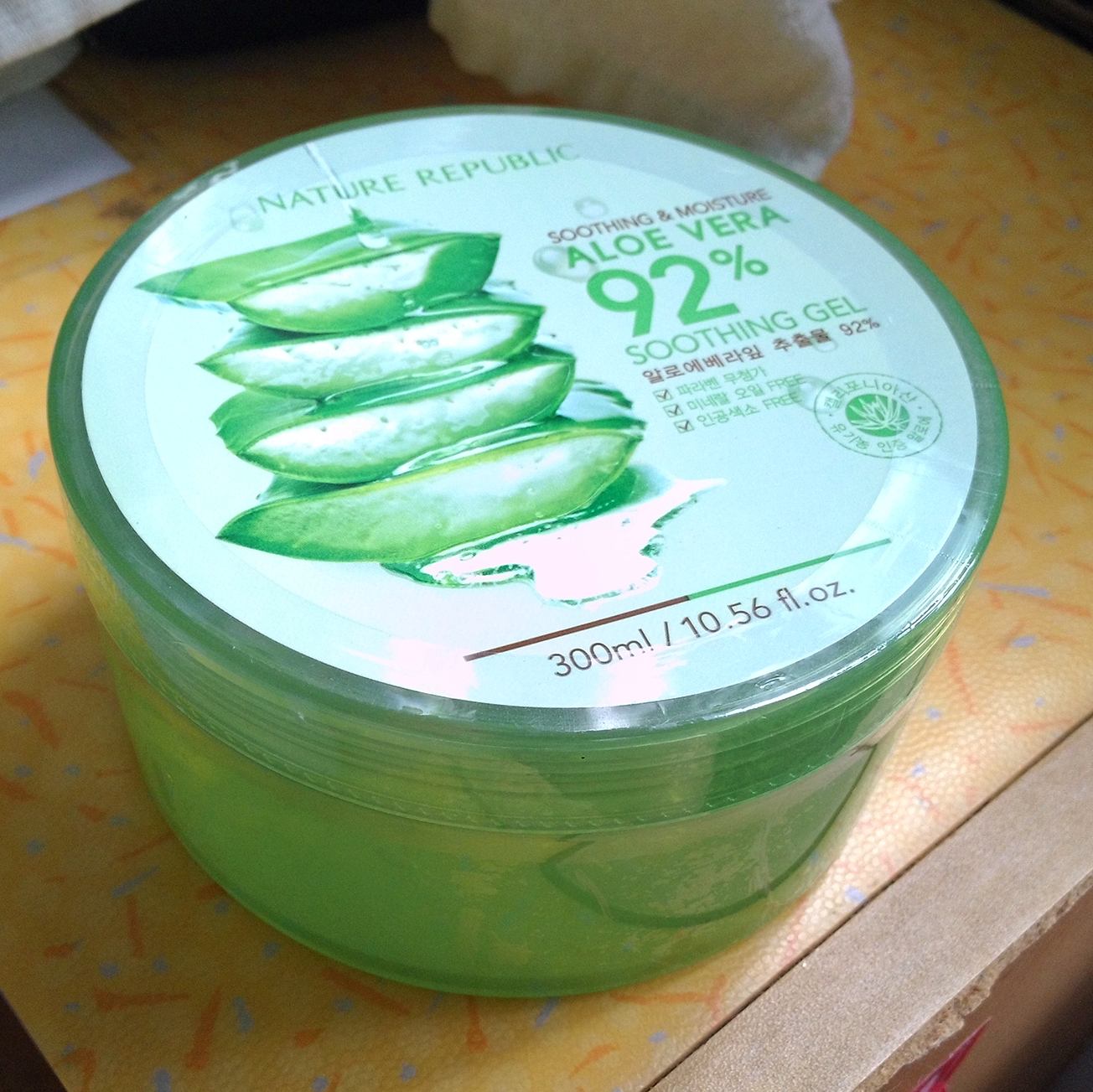 因为我的皮肤比较敏感,容易过敏,但是这款芦荟胶用完一点也不会痕痒