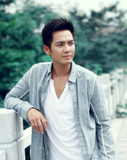 钟汉良(wallace chung),因为他在《火线追凶》系列电影中扮演的钟朗而