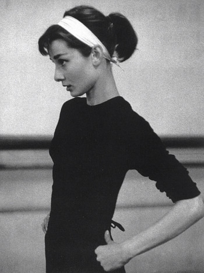 1948年,奥黛丽·赫本进入英国伦敦的玛莉·蓝伯特(marie rambert's)