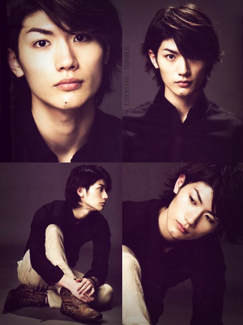 三浦春马(miura haruma),因为他在《恋空》中扮演的桜井弘树而喜欢他