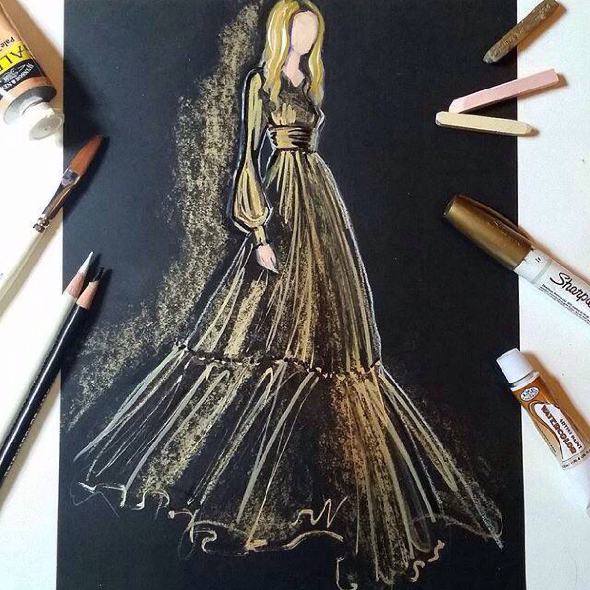 手绘服饰设计图