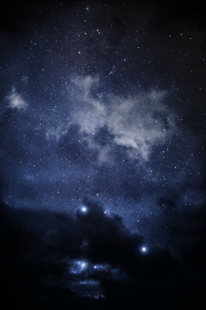 星空 美腻了 小时候满夜空的星星多的跟地都连接起来了 以为到晚上就