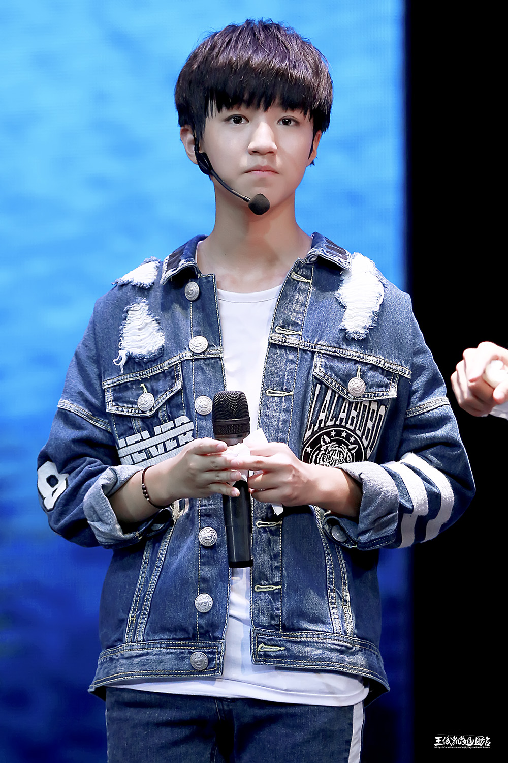 王俊凯 2015生日会 cr:logo