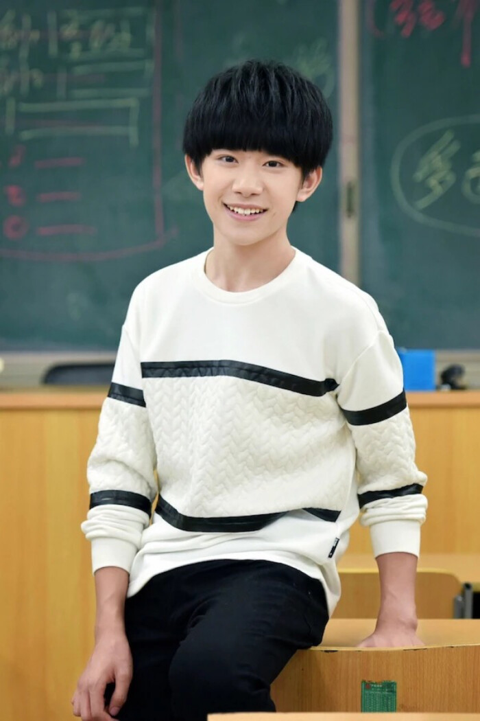 易烊千玺#tfboys易烊千玺#tfboys iphone手机桌面壁纸桌面背景