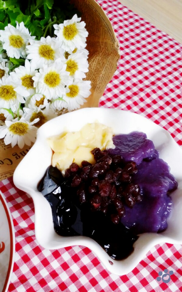 =^喵^=*小花紫薯芋圆**原料:紫薯,木薯粉,龟苓膏,布丁,蜜红豆**做法:1