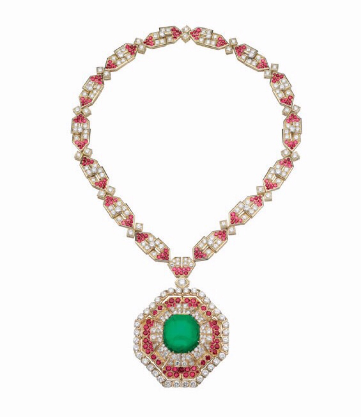 6克拉的弧面切割祖母绿,周围镶嵌红宝石及明亮式切割钻石,项链部分