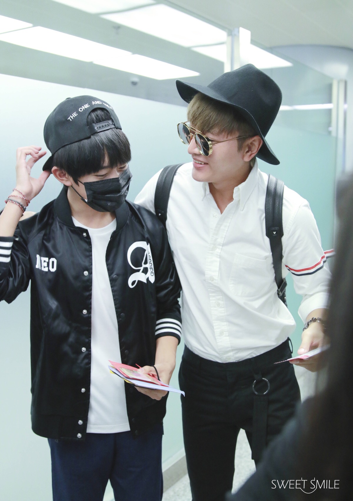 tfboys易烊千玺 151007 北京飞上海 高清 cr.logo 机场图 贾乃亮 偶遇