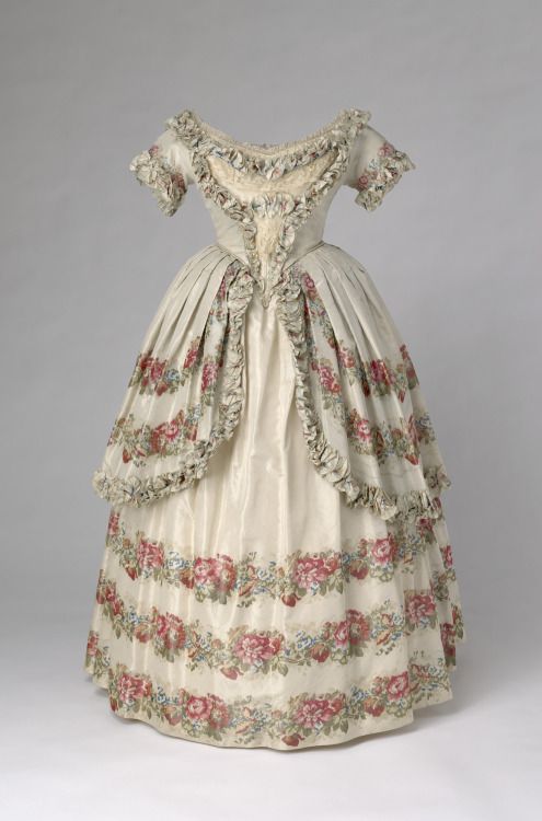 维多利亚女王的晚礼服,1851皇家收藏