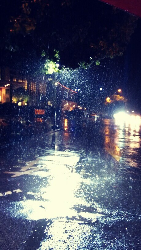 半夜下雨天的图片图片
