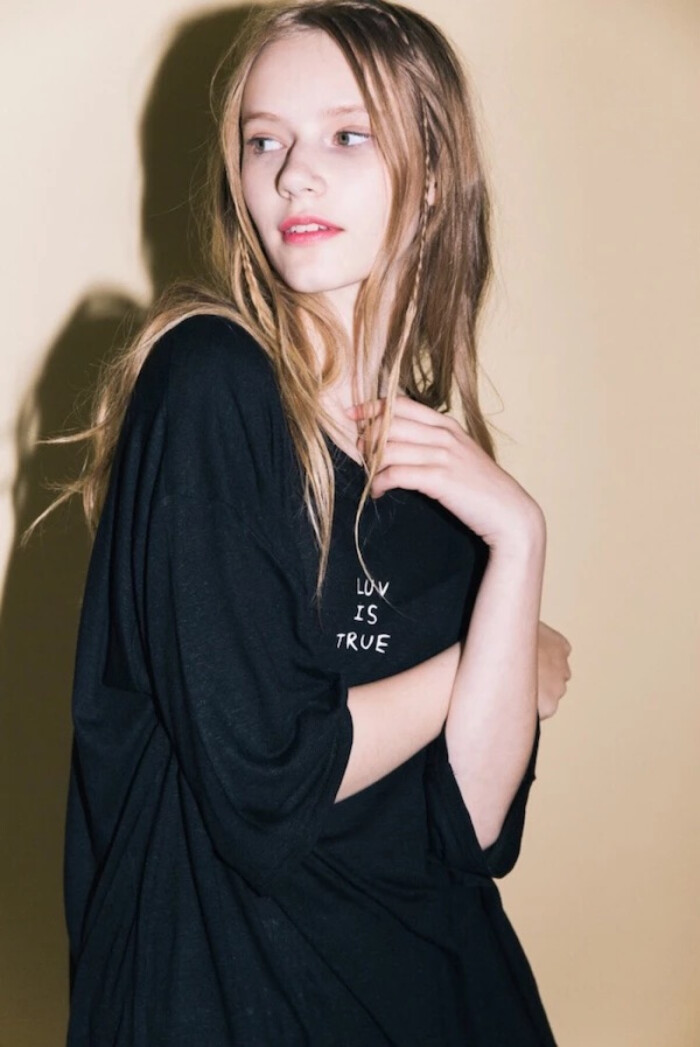 janelicher 欧美模特 少女 金发 壁纸 黑衣by 初见你929