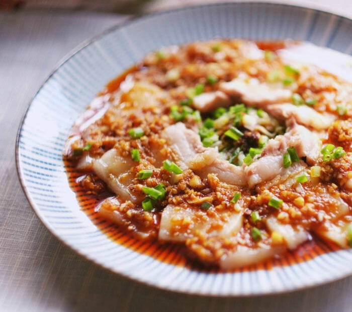 【蒜泥白肉 哪怕你不爱吃蒜,也会爱吃这道蒜泥白肉.