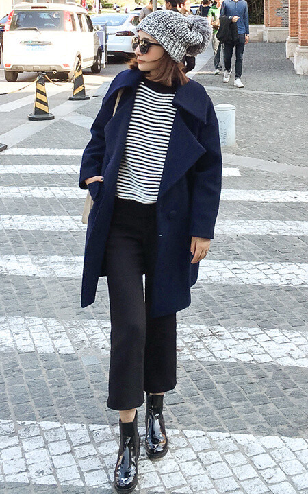 藏青色的呢大衣,随意搭配就能展现不一样的大牌范!