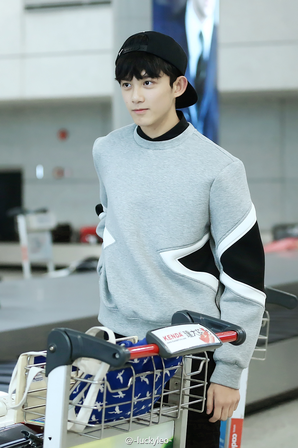 吴磊leo# 151026机场 (cr:@-luckyleo-)