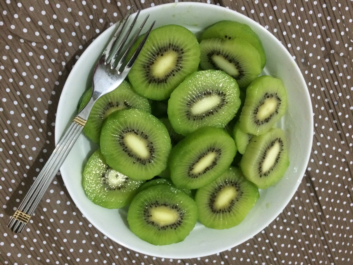 纯天然泻药,拉死我了,以后再也不一次切6个猕猴桃了