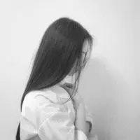 黑白 伤感 长发 女头像 就算终有一散也别辜负相遇