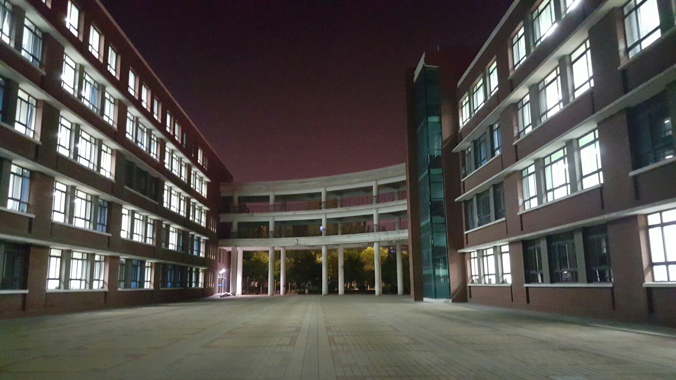 山西省实验中学 冬夜教学楼