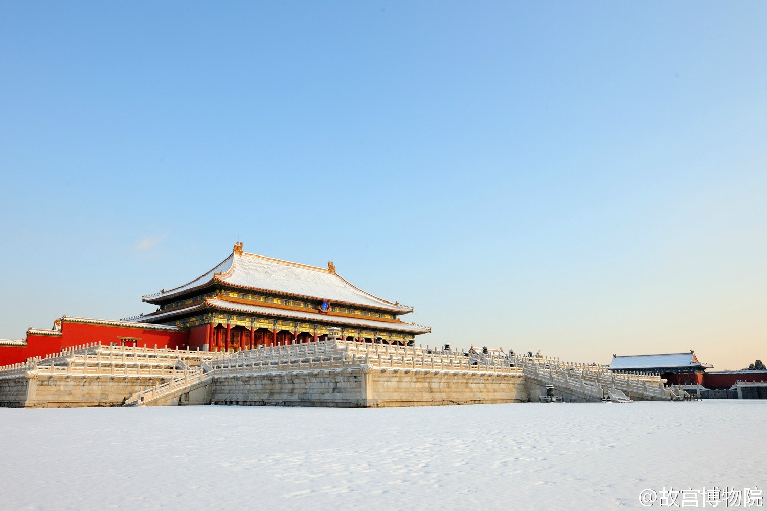 紫禁城【乙未61雪后初霁"积雪浮云端,城中增暮寒 照片取自@故宫