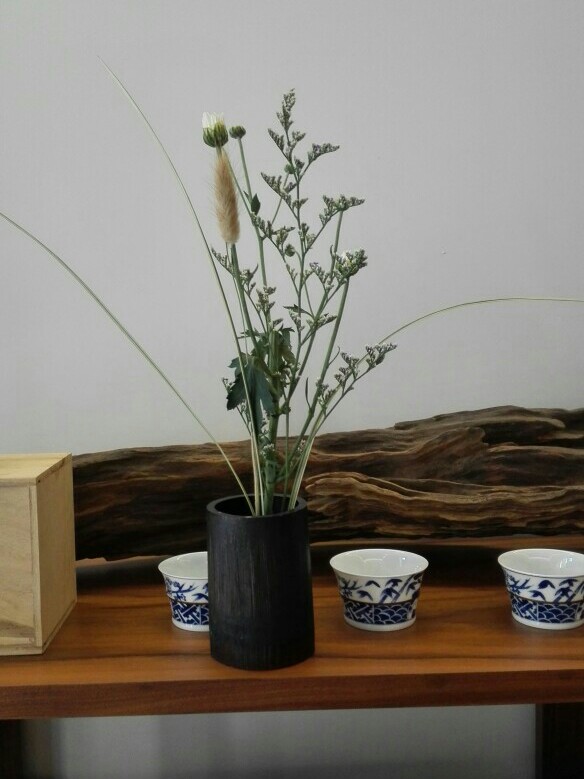 用剩余材料加剑山插花