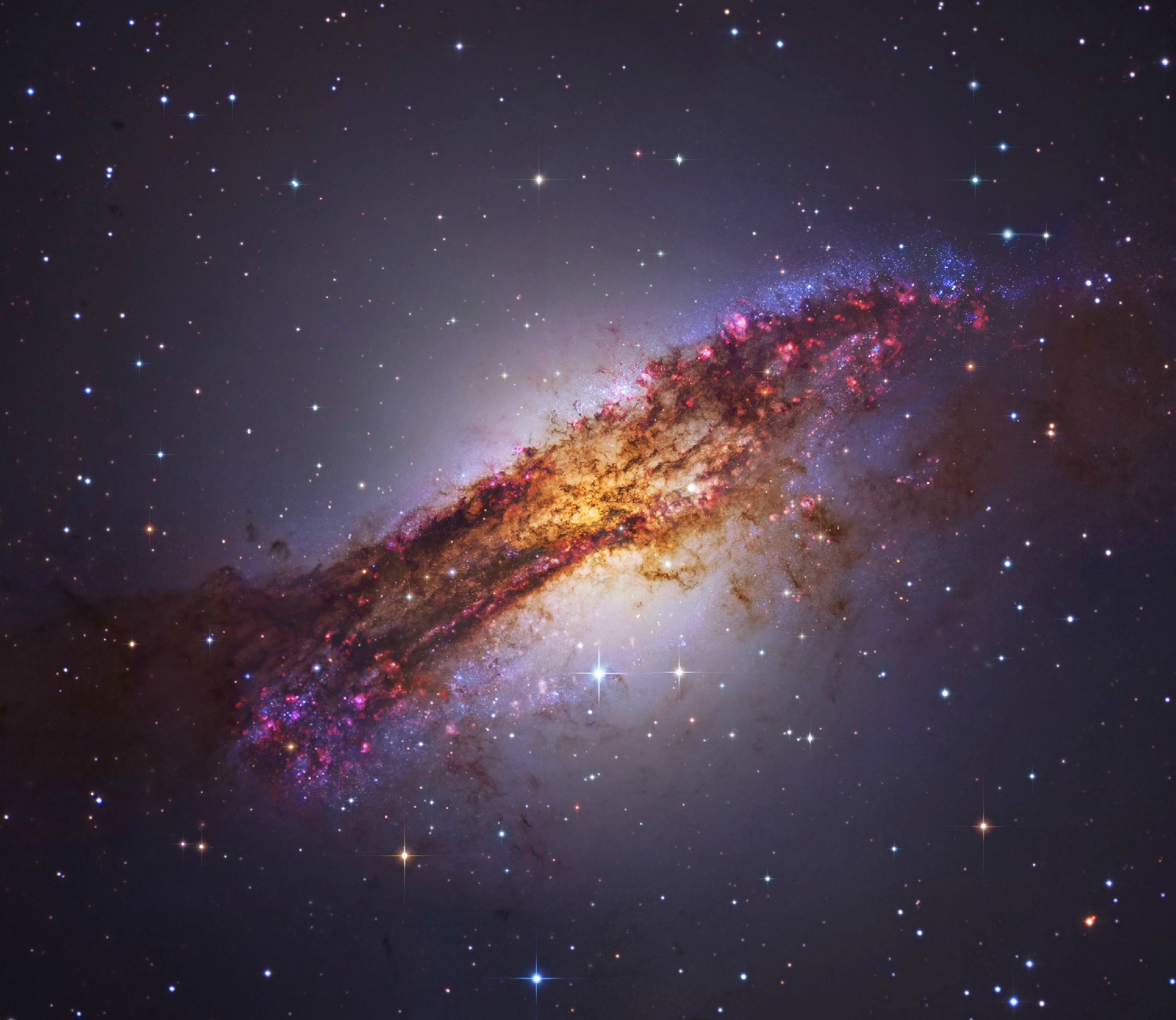 半人马座a,又称ngc 5128,由两个星系互撞而成,距离我们约为1100万光年