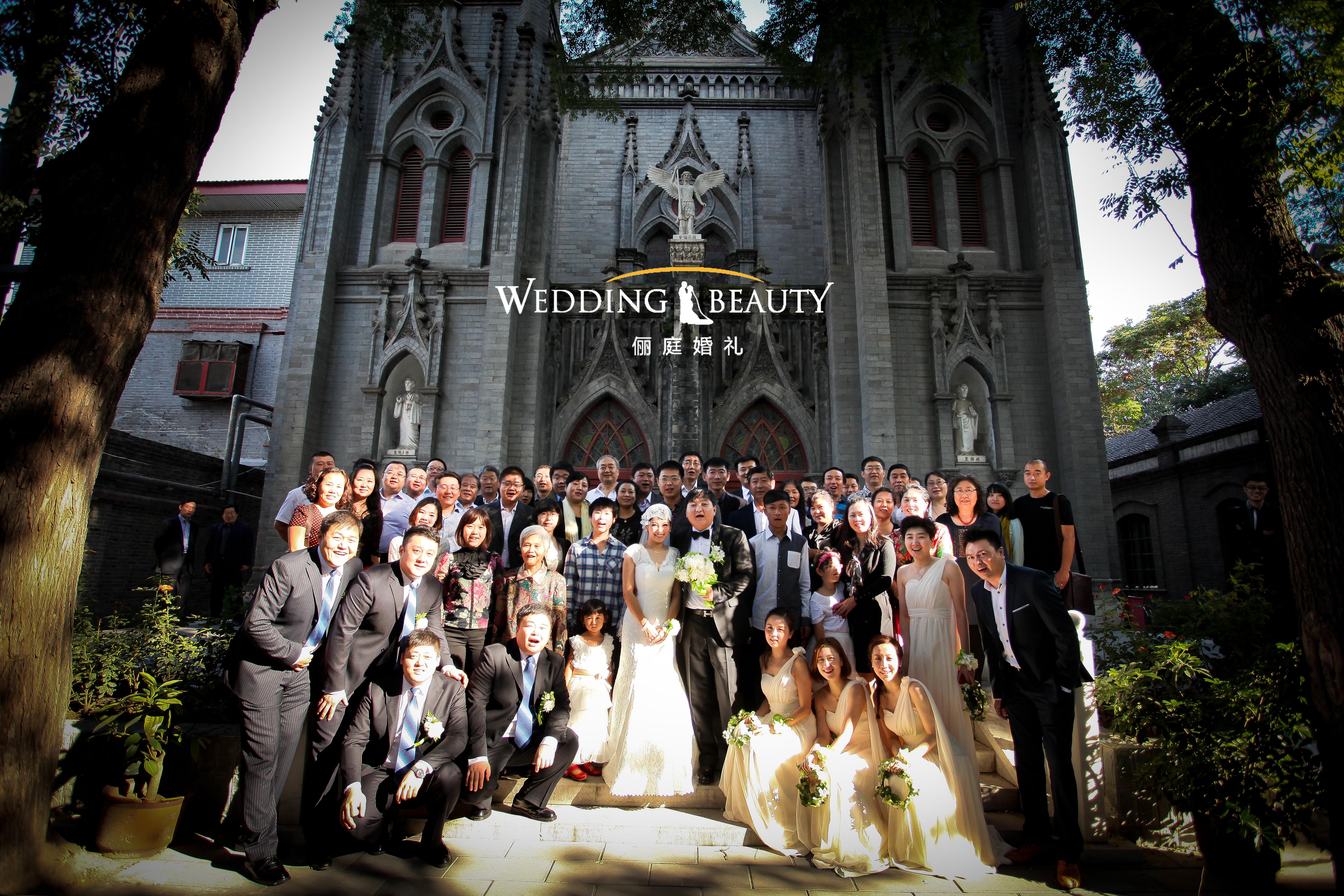 『俪庭婚礼』教堂下的合影,留恋一生的幸福