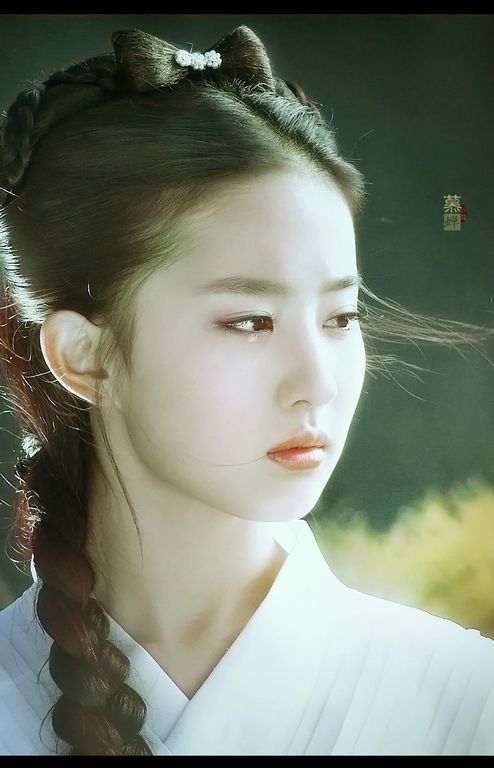 刘亦菲《神雕侠侣》【小龙女】云深雾淡隙白衣,水畔琴轻月渐微.